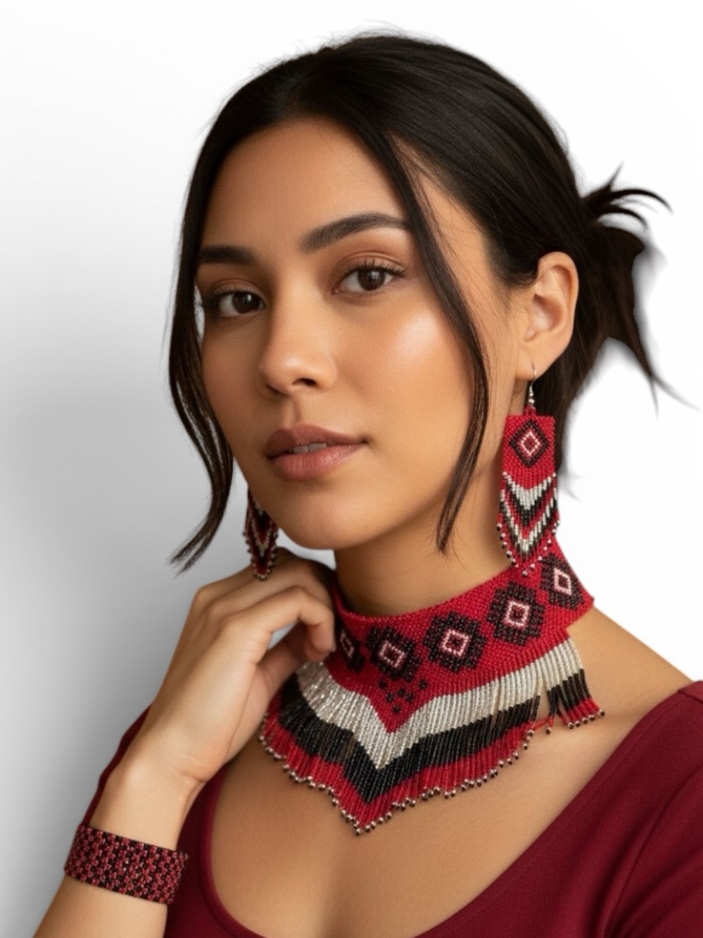 Artisan Seed Bead Set – Geometric Beaded Choker, Bracelet & Earrings
Like New